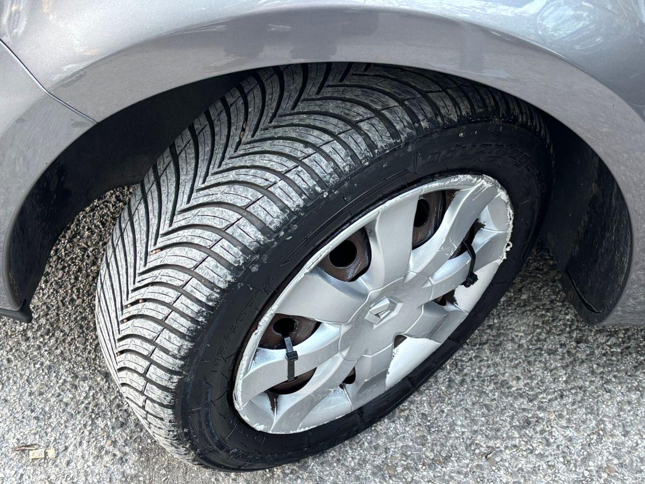 Renault Clio 2010 — photo 9