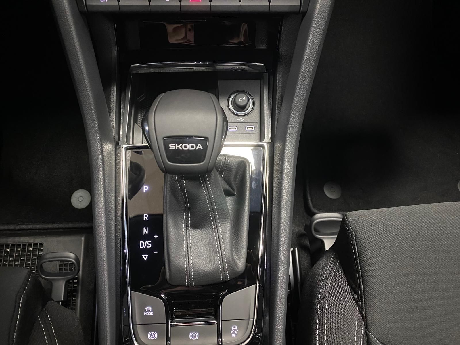Fahrzeugabbildung SKODA Karoq 1.5 ACT SPORTLINE+5J GA+MATRIX+ACC+360+AHK