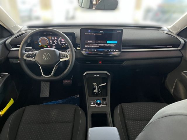 Fahrzeugabbildung Volkswagen T-Roc Life 1.5 l eTSI DSG AHK GJR NAVI