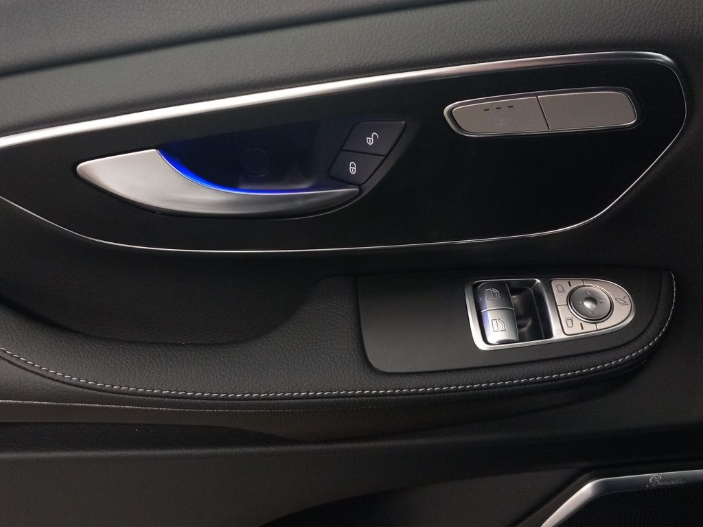 Fahrzeugabbildung Mercedes-Benz V 300 d 4MATIC AVANTGARDE Lang AHK*Leder*Navi