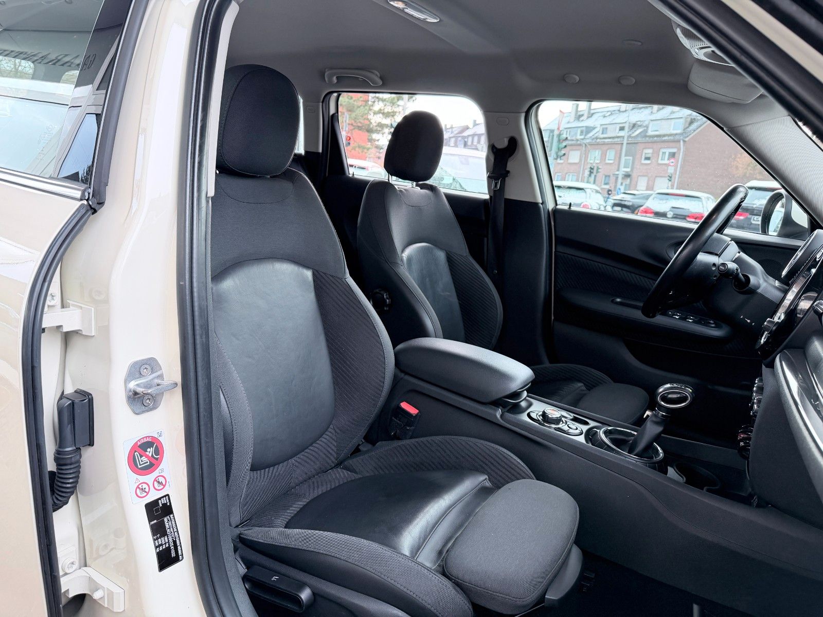 Fahrzeugabbildung MINI COOPER Clubman Autom. Navi/LED/Allwetter/PDC