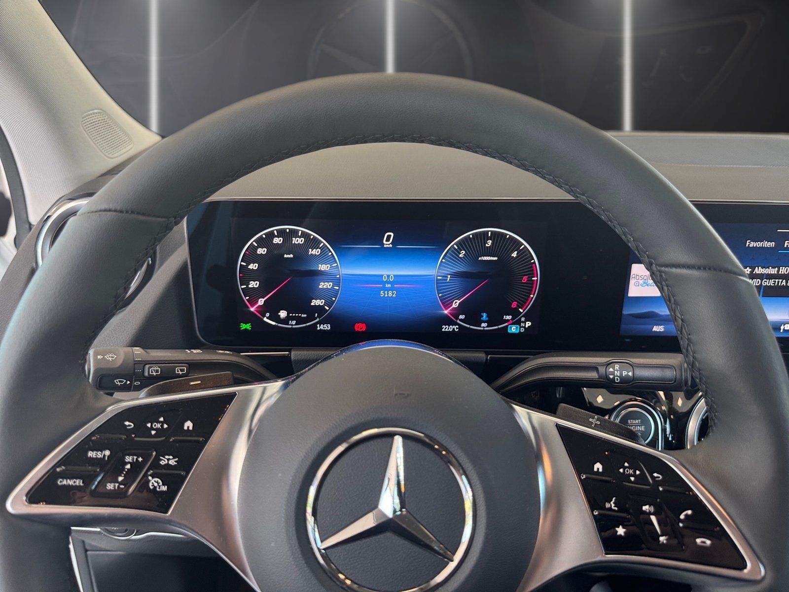 Fahrzeugabbildung Mercedes-Benz GLA 180 d*AHK*Dsitro*Totwink*LED*Kamera*CarPlay*