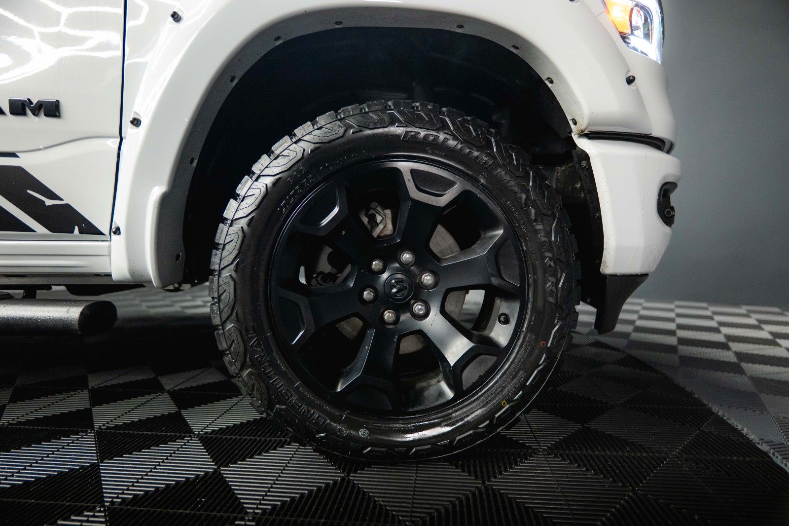 Fahrzeugabbildung Dodge RAM 5.7 V8 HEMI 4x4 OFFROAD Night-Paket *GEN 5*