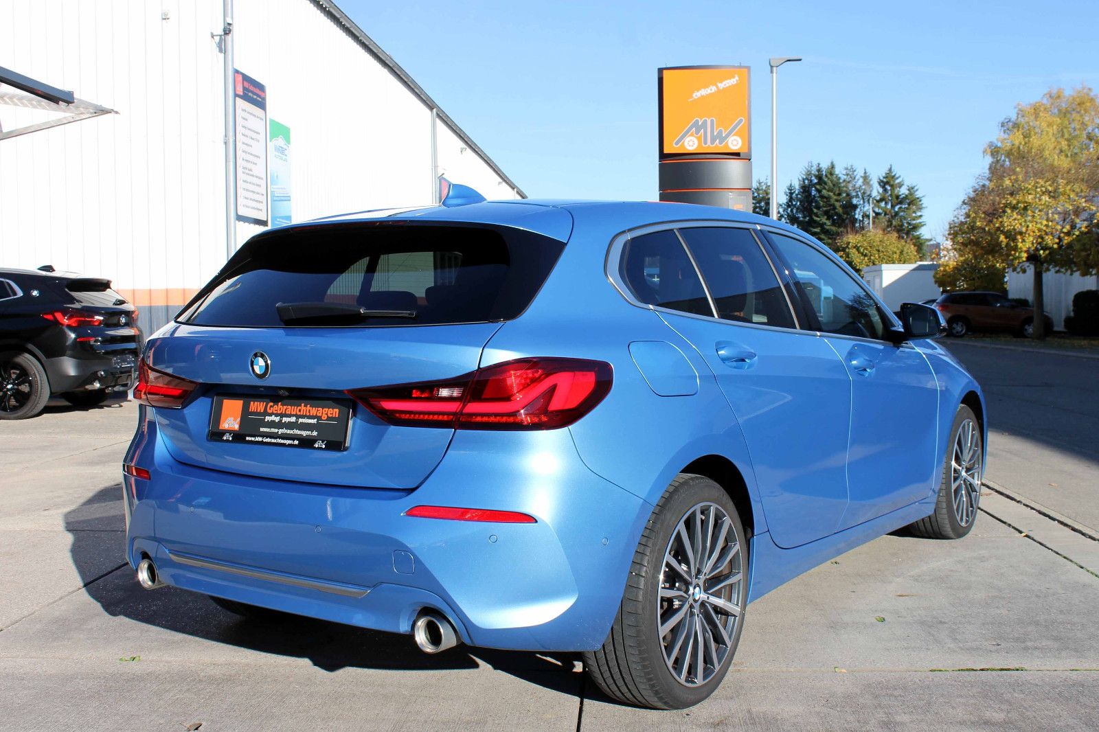 Fahrzeugabbildung BMW 120d xDrive Luxury-Line LED PANO HUD ACC KAM SHZ