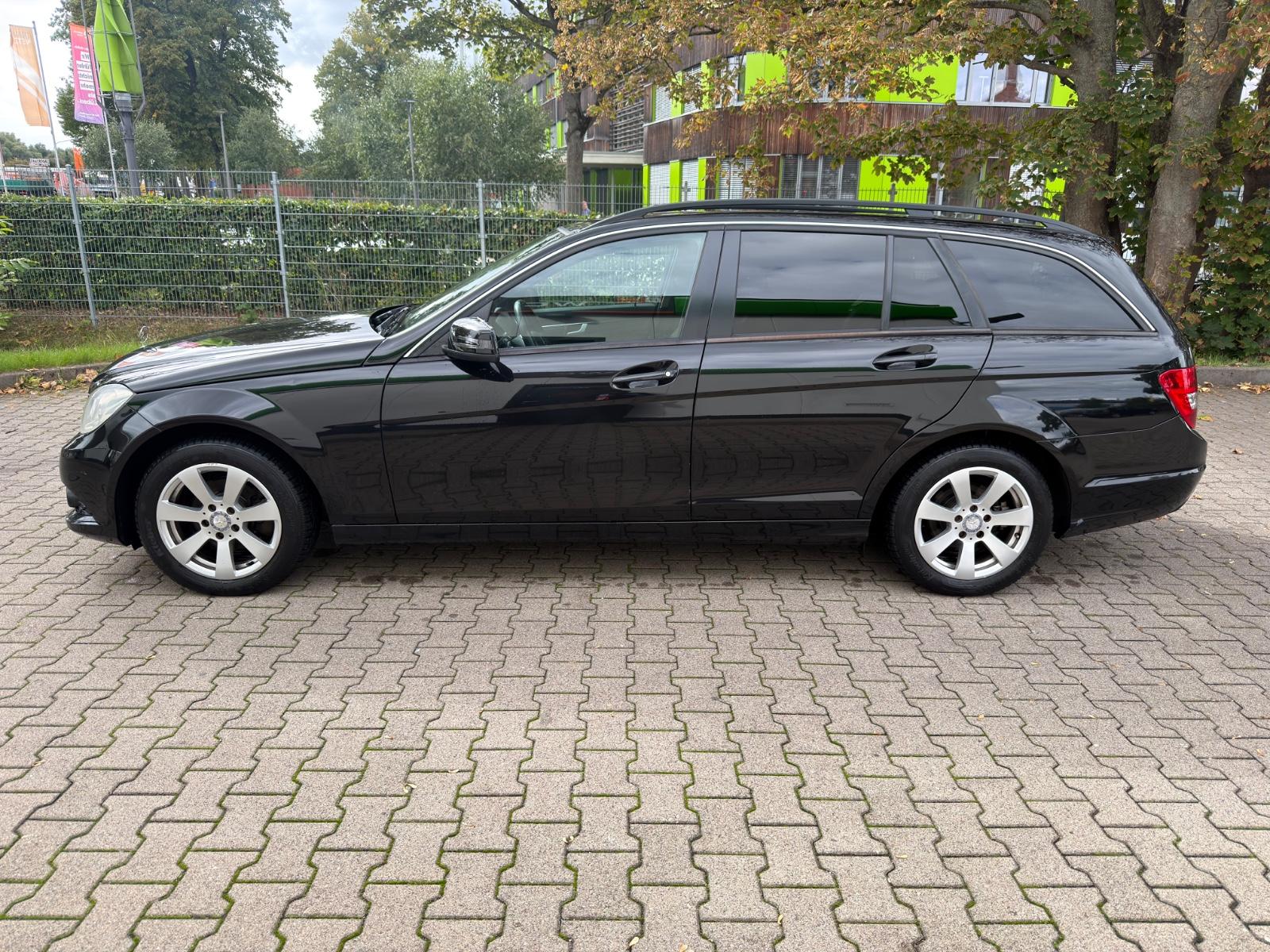 Mercedes-Benz C200 2012 — rear view