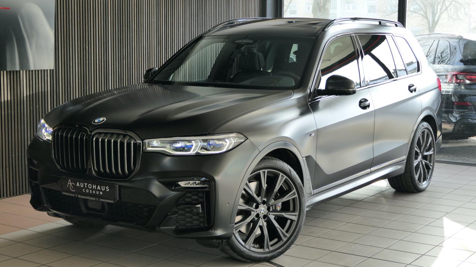 BMW X7 xDrive 40 d M Sport|FROZEN-BLACK|B&W|22|SKY-L