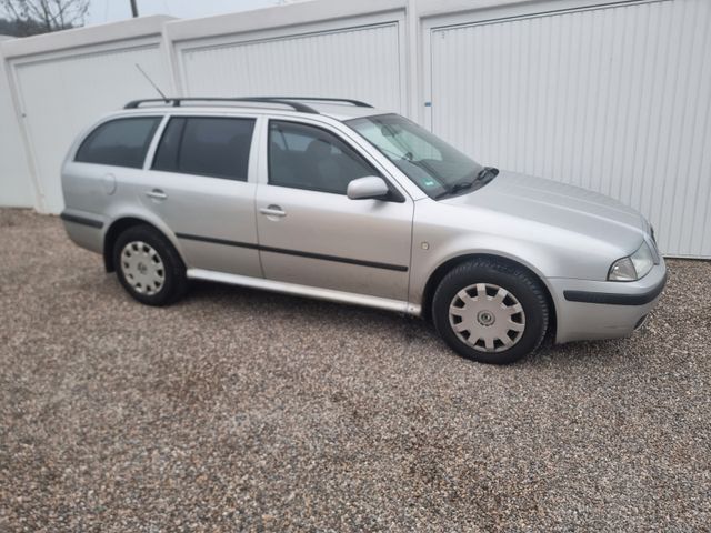 Skoda Octavia Combi 5Türer Klima 5,3/100km 1,9l Diesel