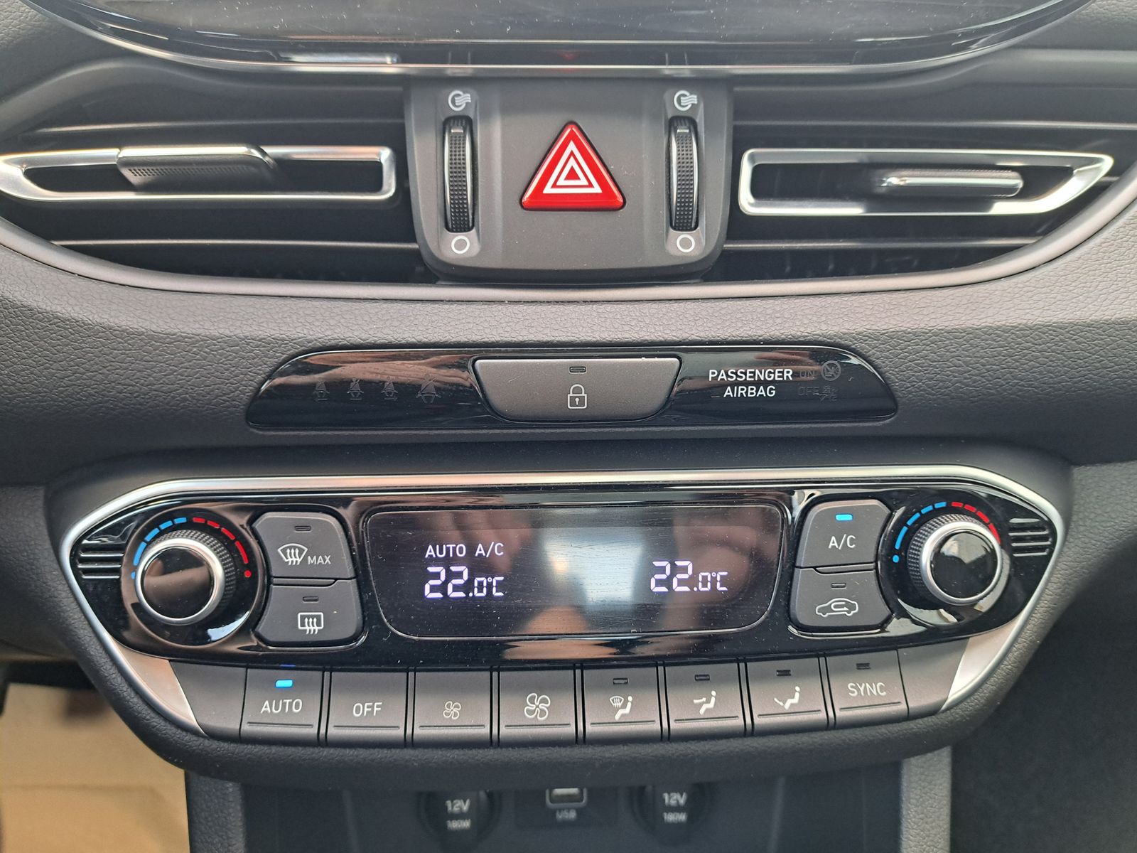 Fahrzeugabbildung Hyundai i30 Intro Edition 159PS WINTERPAKET KAMERA
