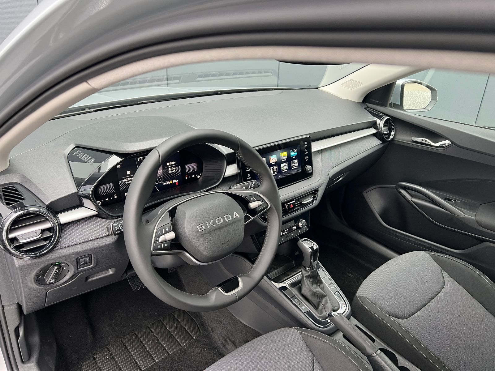 Fahrzeugabbildung SKODA Fabia Selection Edition 130 1.0 TSI DSG *Garanti