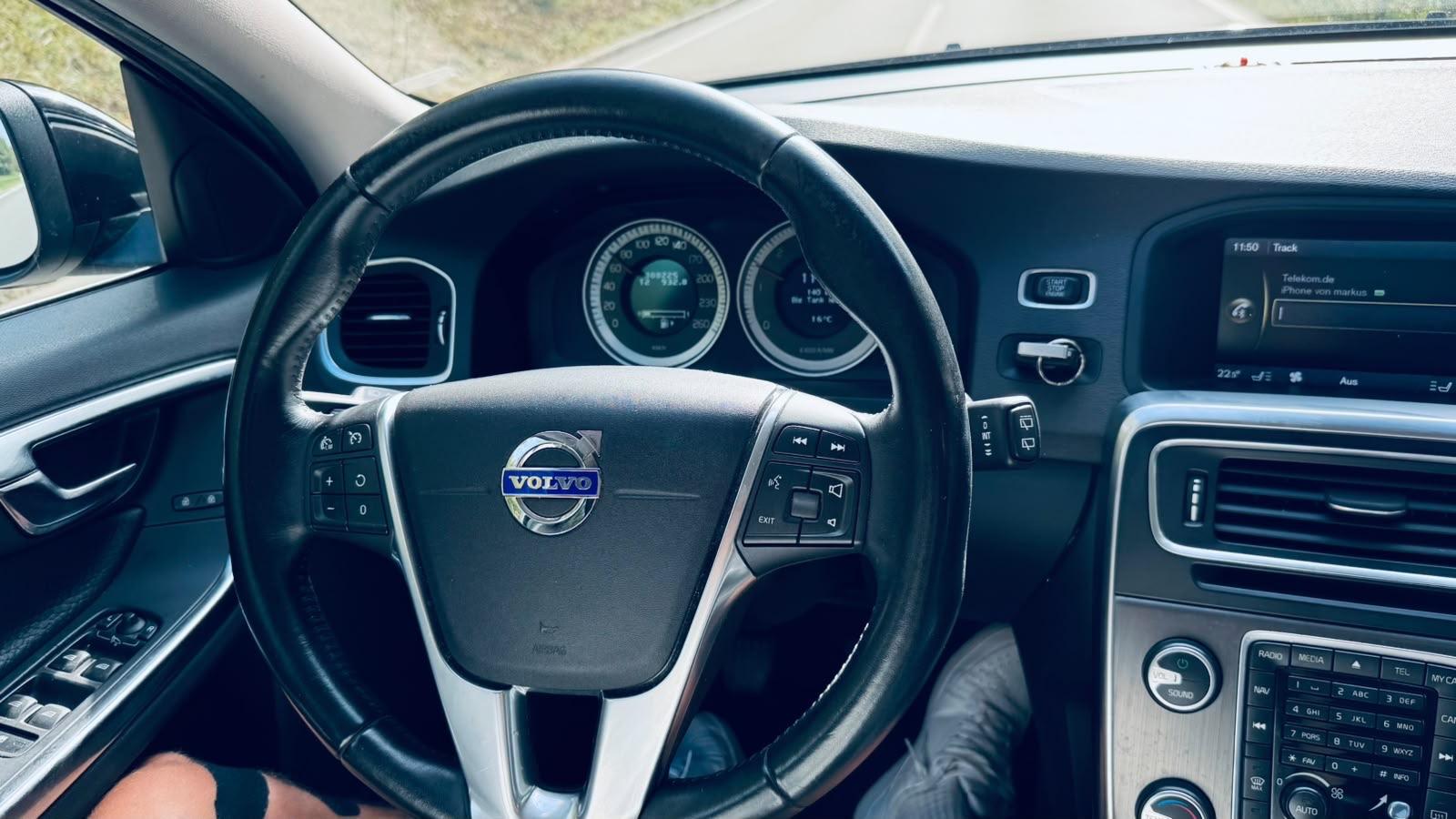 Volvo V60 2011 — photo 12