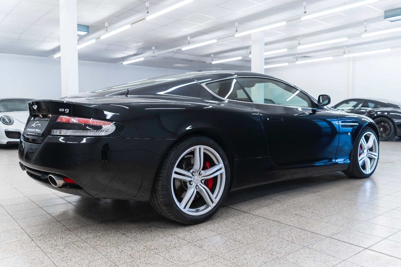 Fahrzeugabbildung Aston Martin DB9 Coupe Schalter 1/385 Sportpaket