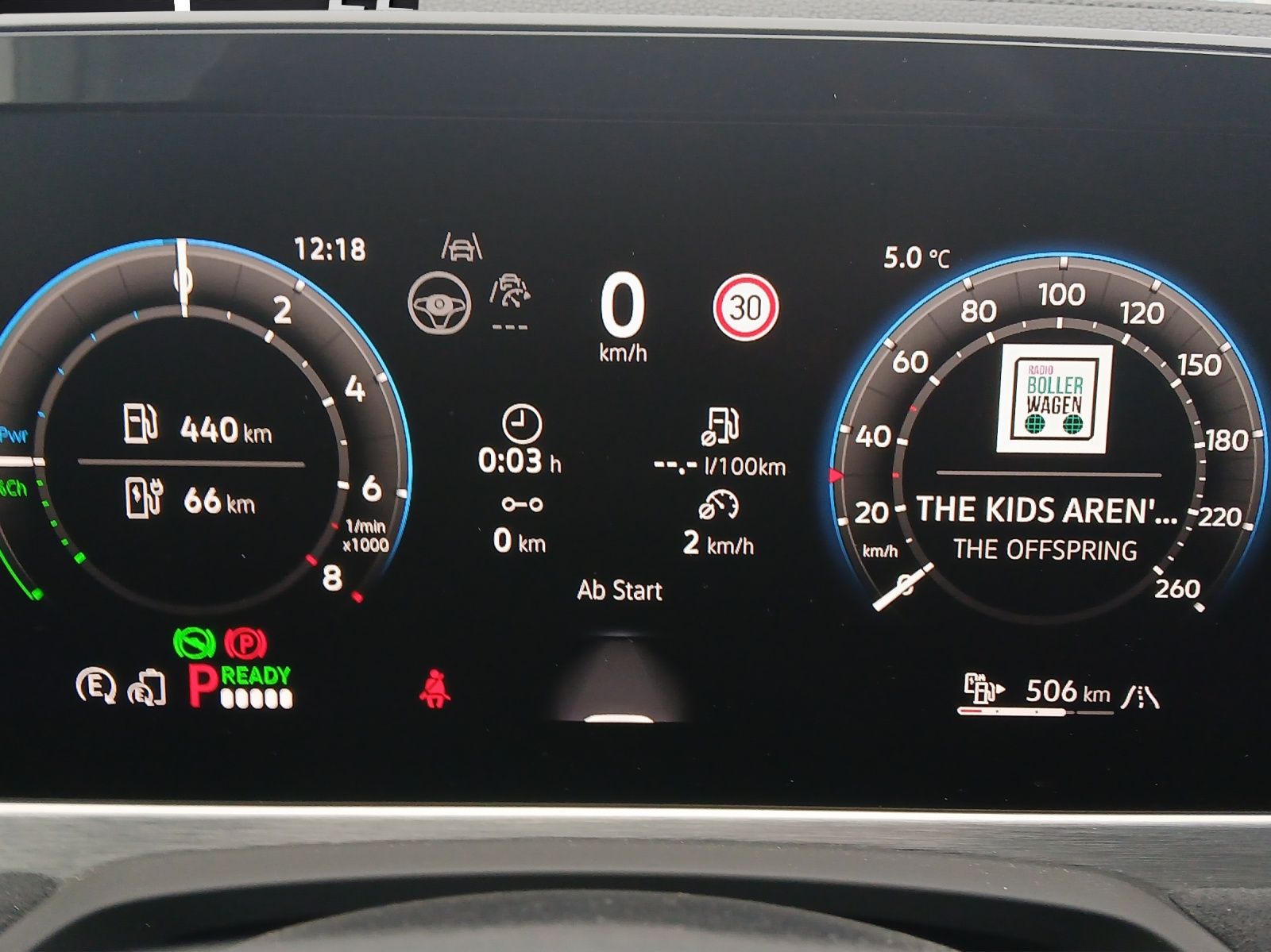 Fahrzeugabbildung Volkswagen Passat R-Line eHybrid DSG IQ.Light ACC AHK SH Ma
