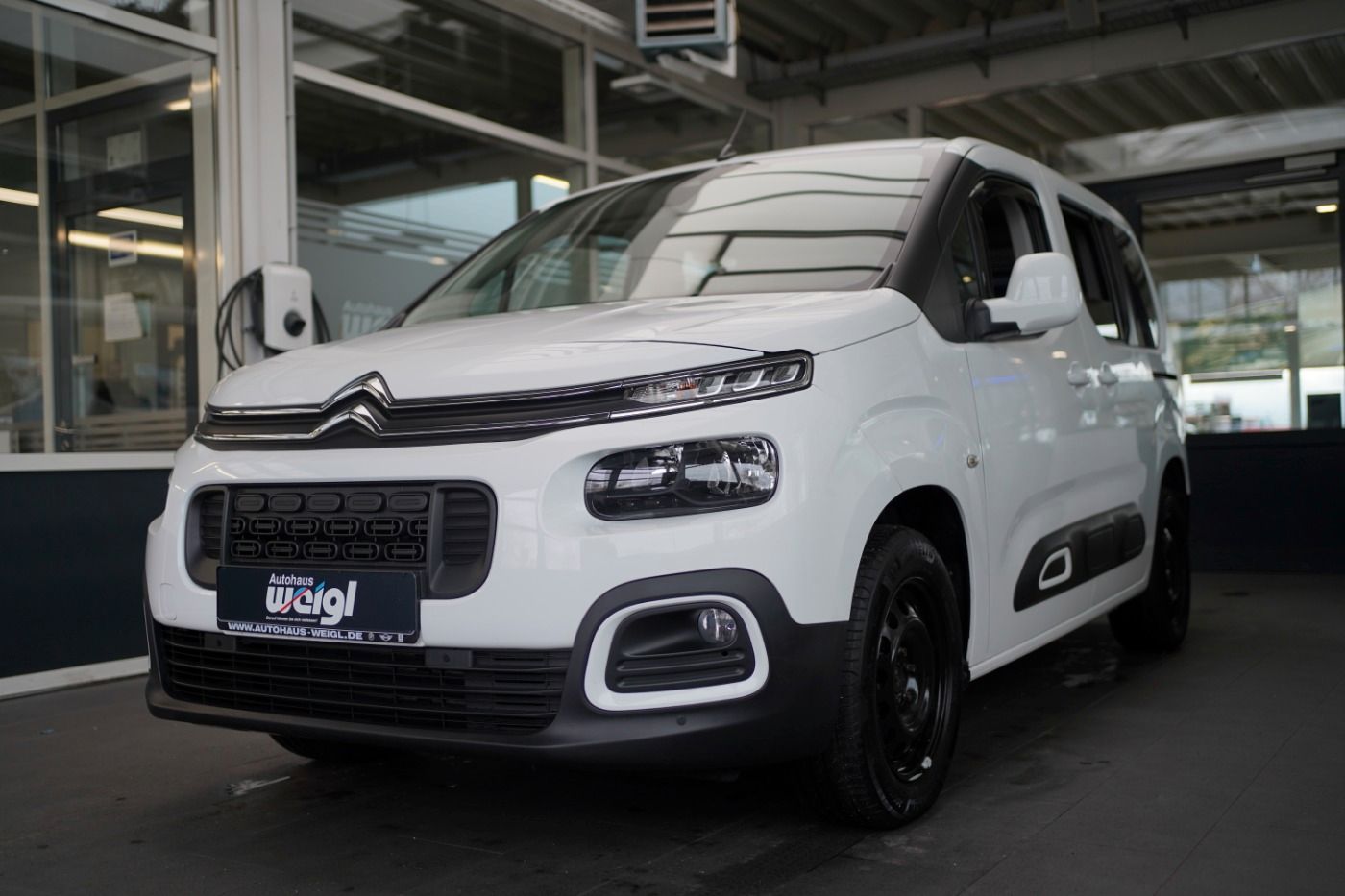 Fahrzeugabbildung Citroën Berlingo M PureTech 130 EAT8 Feel Automatik AHK