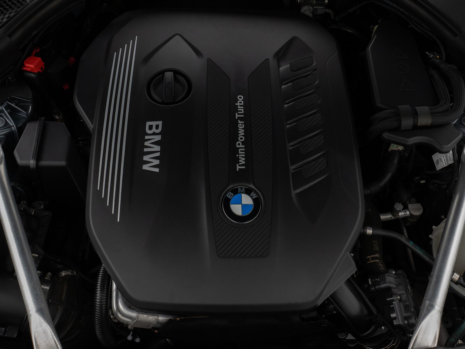 Fahrzeugabbildung BMW 530d xD M Sport Kamera HUD HiFi SoftCl Komfort