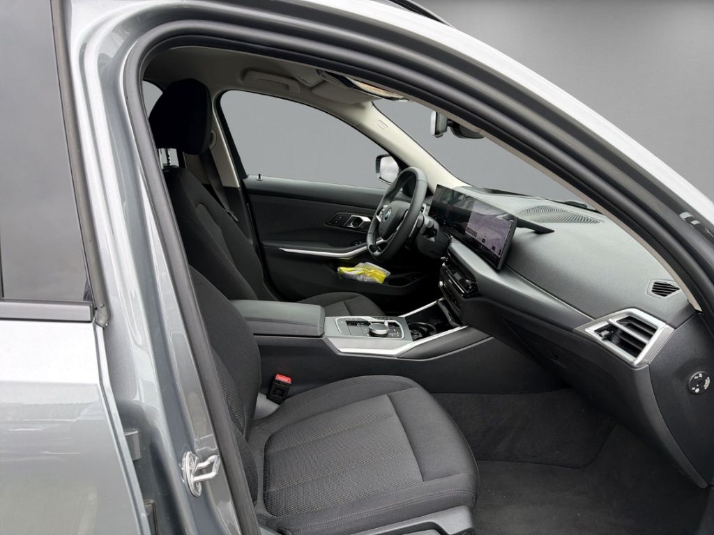 BMW 318 i Touring +LED+ALLW+PARKASS+INNOPAKET+ foto 13