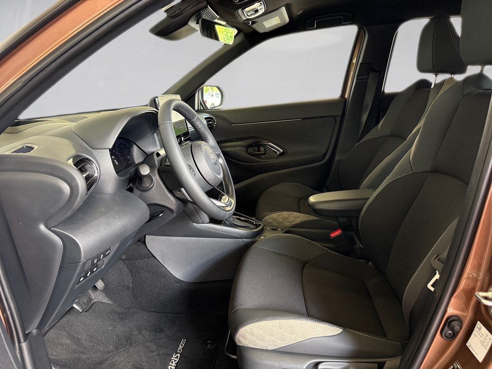 Fahrzeugabbildung Toyota Yaris Cross Lounge 1.5-l-Hybrid LED,Navi,elHeckk