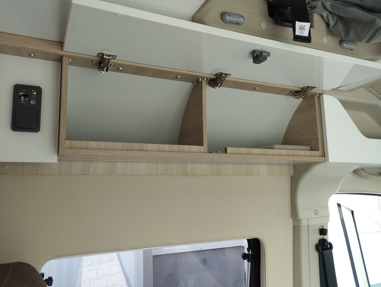 Fahrzeugabbildung Forster Vantasy 541 HB 140 PS mit Pop-Up Dach