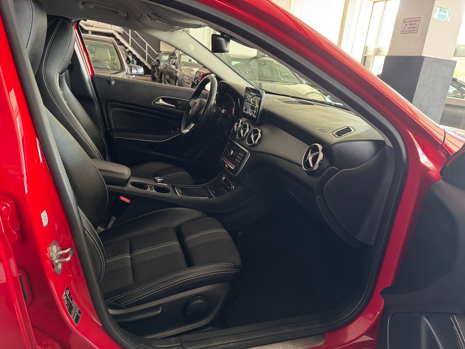 Fahrzeugabbildung Mercedes-Benz GLA 200 7G-DCT SPORTPAKET URBAN NAVI LED KAMERA
