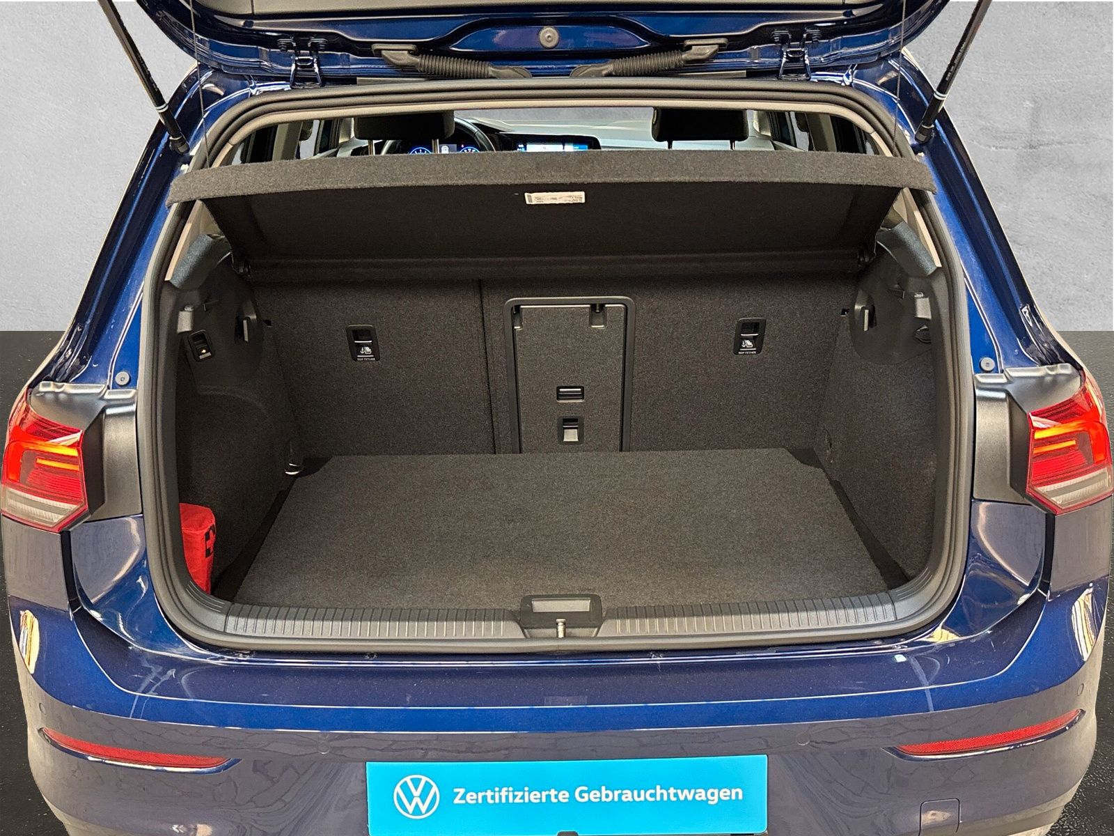 Fahrzeugabbildung Volkswagen Golf 1.5 eTSI Active AHK AppConnect SHZ