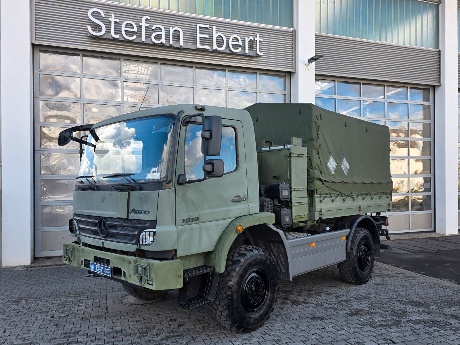 Fahrzeugabbildung Mercedes-Benz Atego 1018 A 4x4 Pritsche Plane