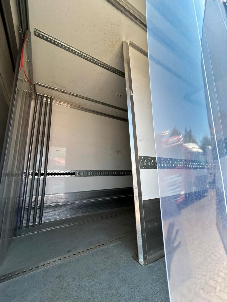 Fahrzeugabbildung Iveco EuroCargo 120 El 210L Carrier Supra