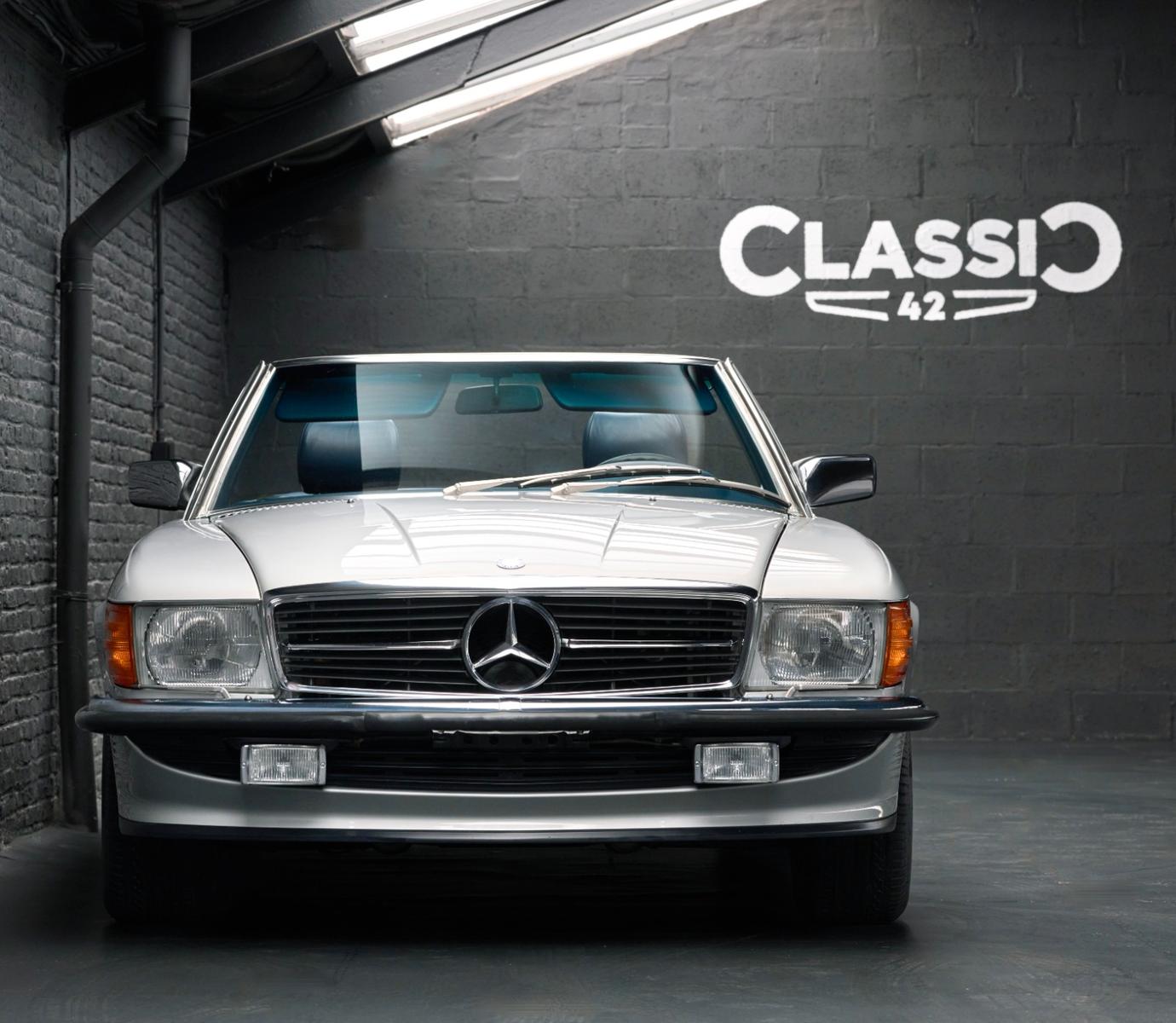 Mercedes-Benz SL 300 R107