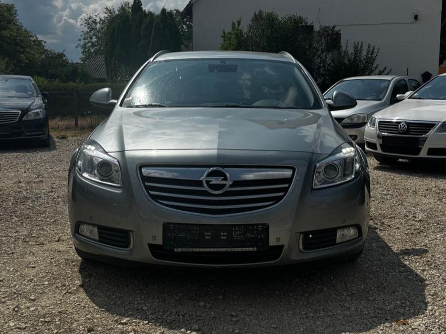 Opel Insignia 2011 — rear view