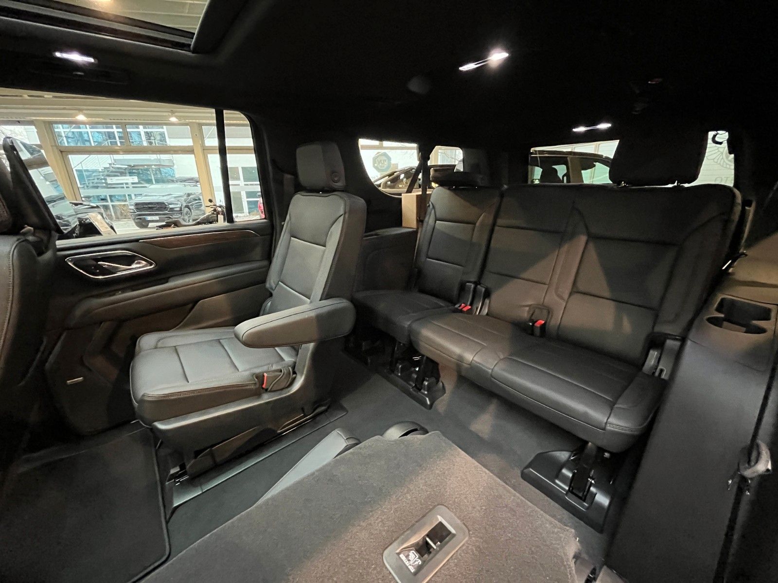 Fahrzeugabbildung Chevrolet Suburban High Country 6.2 *AHK*Pano*360°