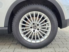Fahrzeugabbildung GLA 180 Navi Fahrerprofil Ambientebeleuchtung SH