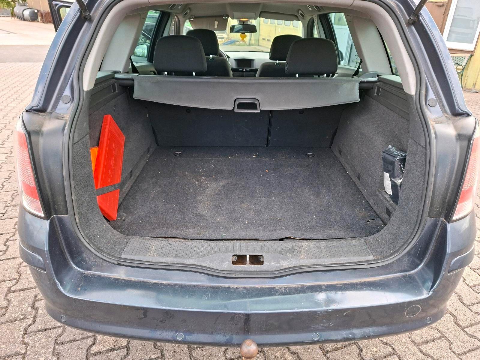Opel Astra 2010 — engine