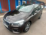 BMW 218i Active Tourer*Automatik*Klima*Navi*PDC*Top* - BMW 2er Reihe mit Benzin-Antrieb: Limousine, Automatik