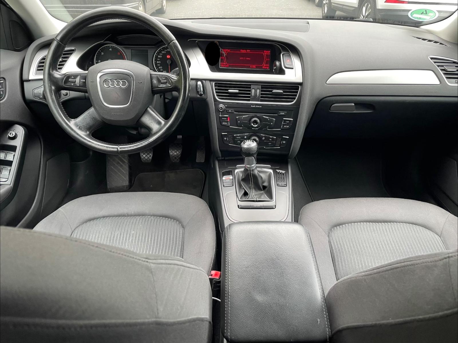 Audi A4 2009 — photo 11