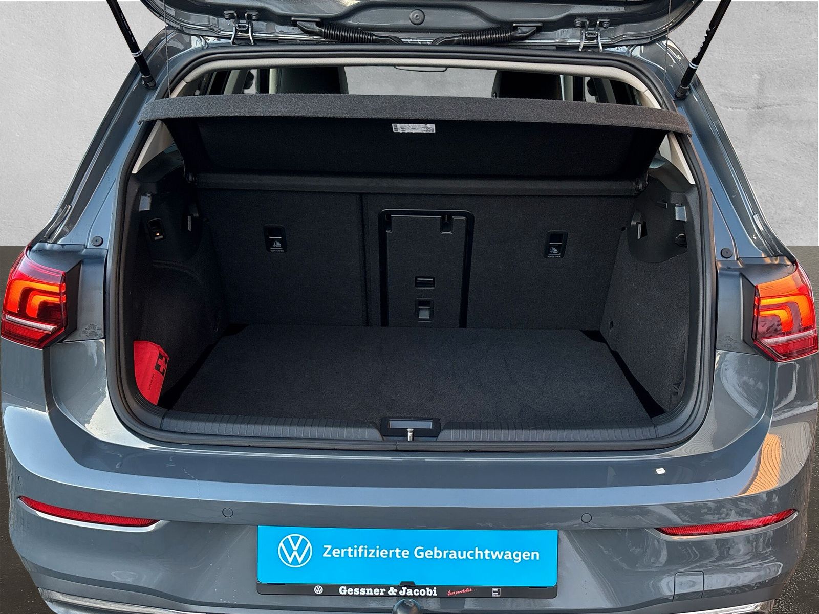 Fahrzeugabbildung Volkswagen Golf 1.5 eTSI Goal AHK Kamera AppConnect ACC
