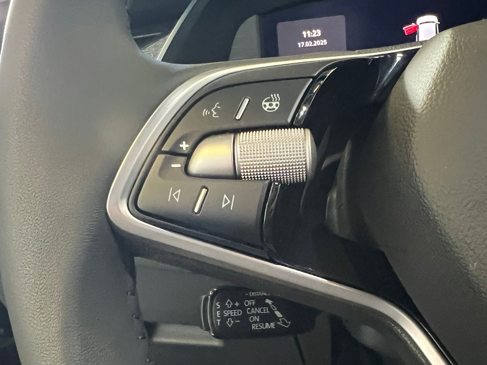 Fahrzeugabbildung SKODA Octavia Combi TOUR 2.0 TDI DSG *AHK, Travel Assi