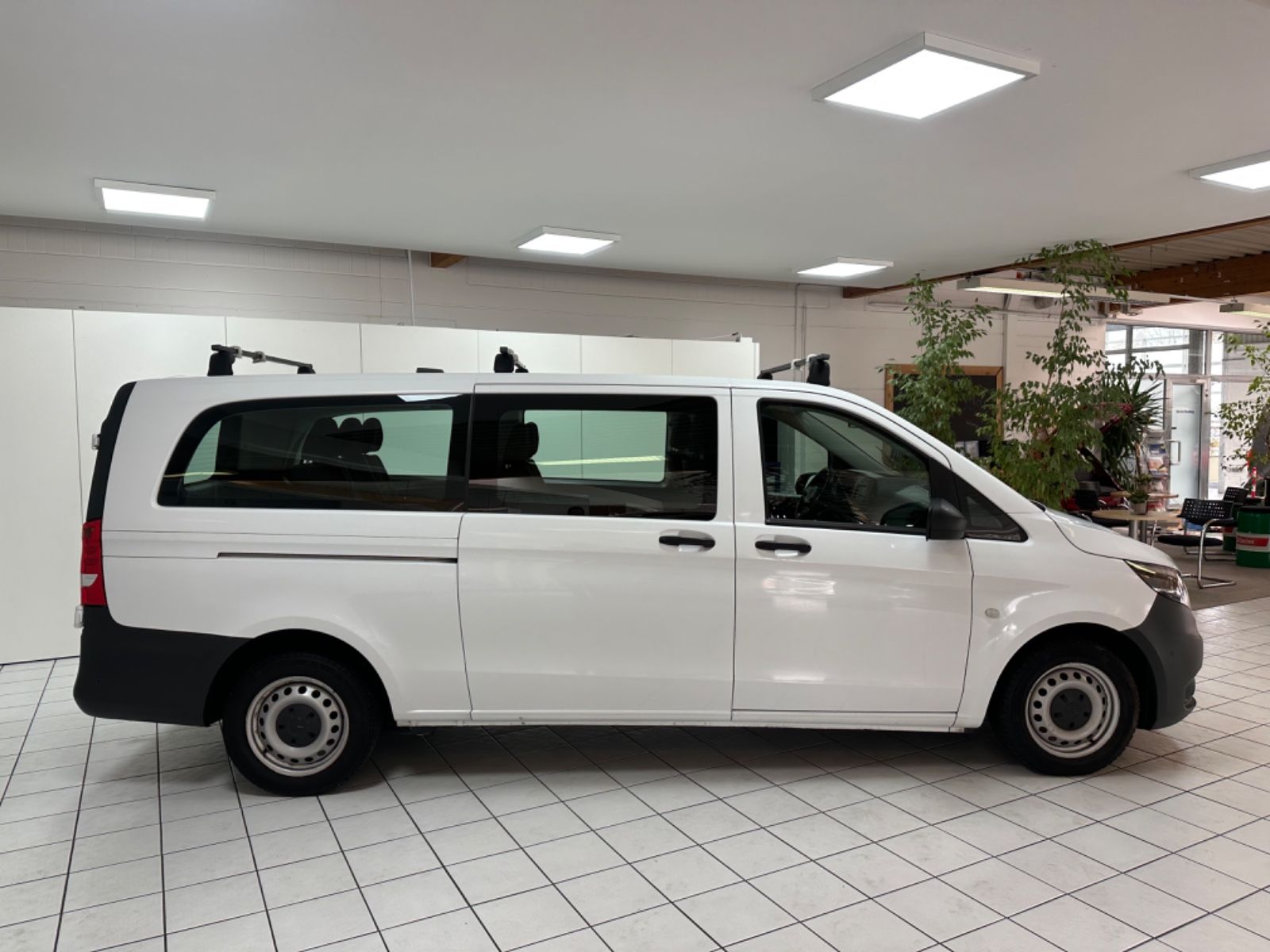 Fahrzeugabbildung Mercedes-Benz Vito Tourer Kombi 111 CDI Pro FWD extralang