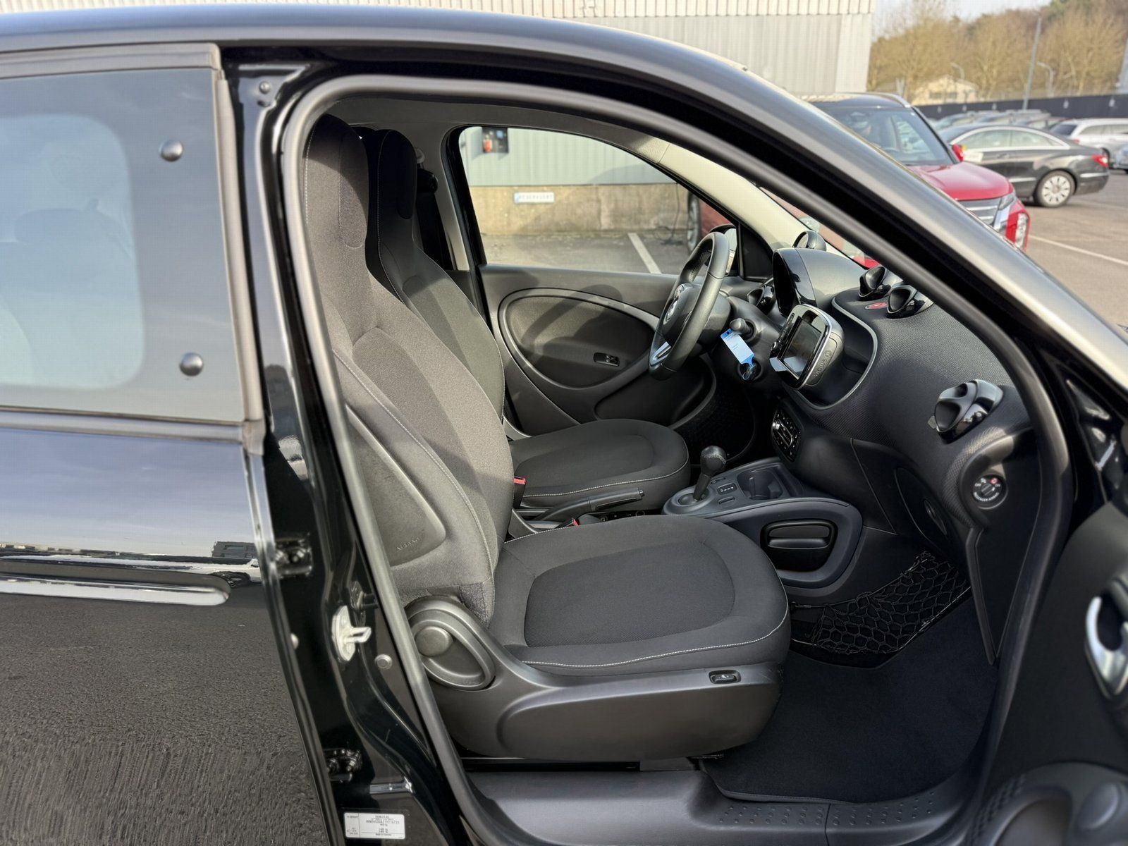 Fahrzeugabbildung Smart forfour*AUTOMATIK*NAVI*PDC*SITZHEIZUNG*