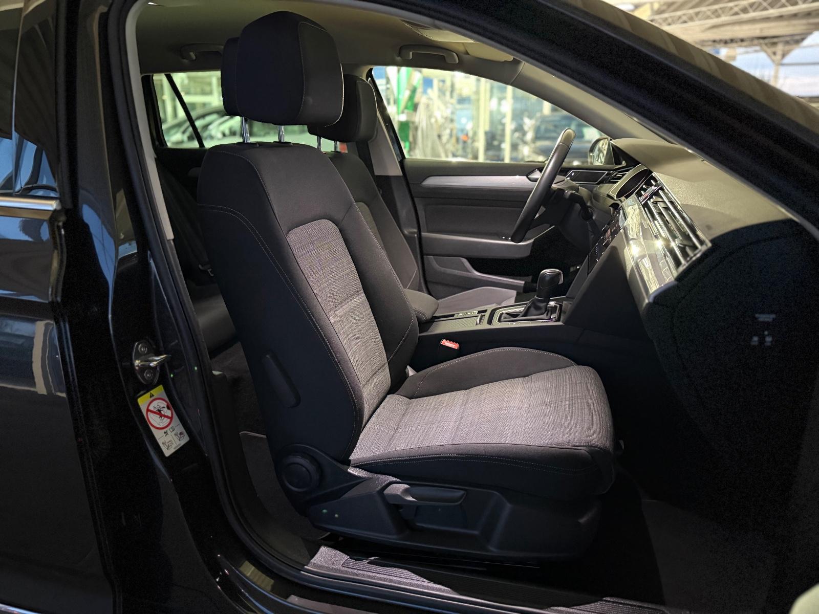 Volkswagen Passat Passat*Variant*2.0 TDI*DSG*R-Line*AHK*CAM*LED*LM, миниатюра 26