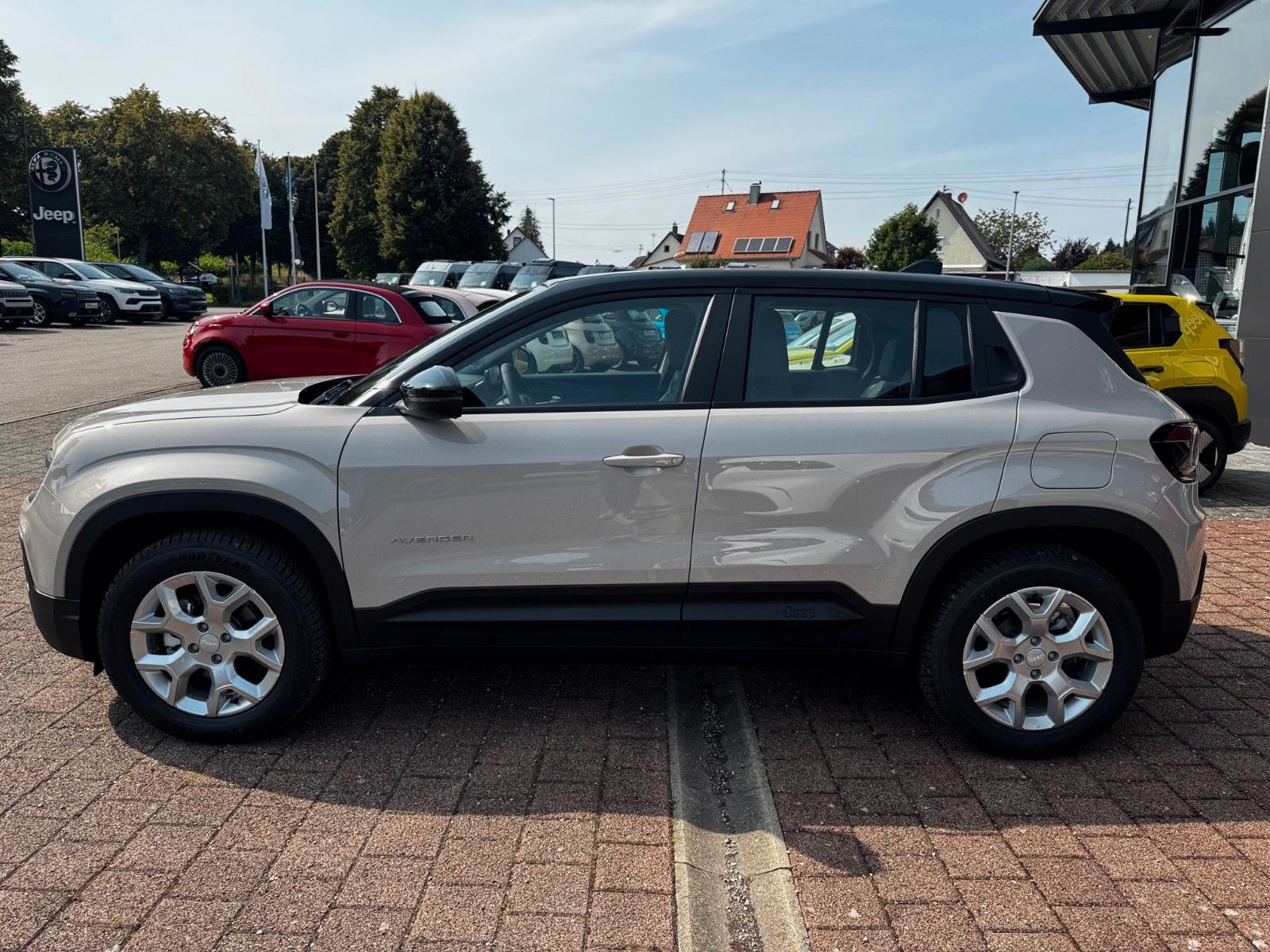 Fahrzeugabbildung Jeep Avenger 1.2 Altitude Benziner NAVI KAMERA SITZHG