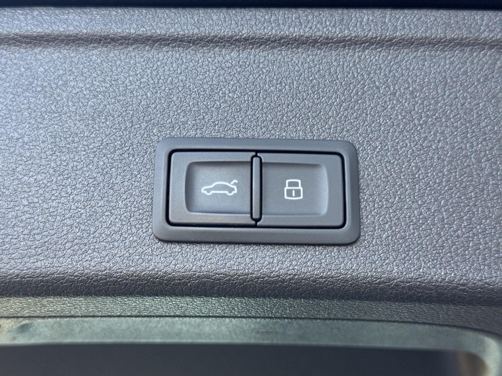 Fahrzeugabbildung Audi A4 Avant*Quattro*Apple CarPlay*Navi*AHK*Sport*