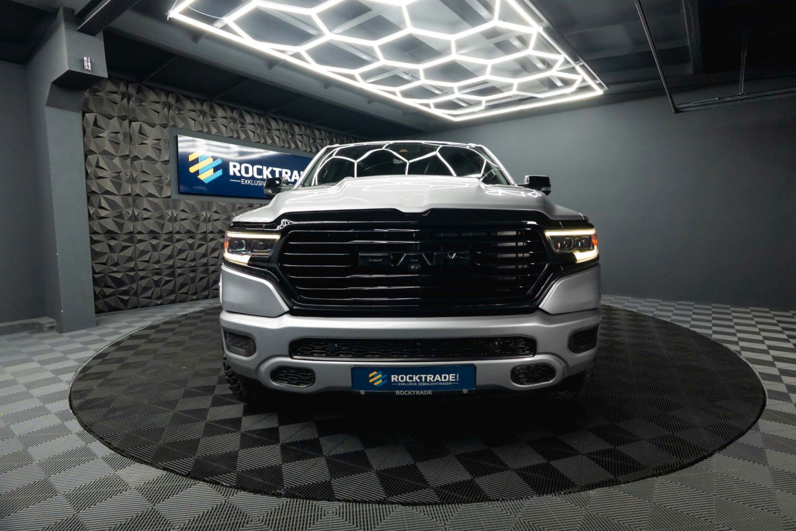 Fahrzeugabbildung Dodge RAM 5.7 V8 HEMI 4x4 LARAMIE Limited Offroad LED