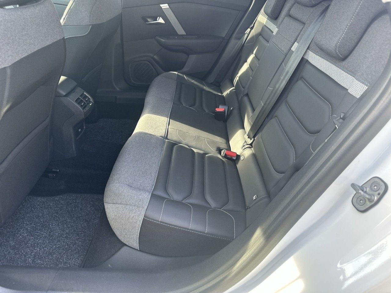 Fahrzeugabbildung Citroën C4 PureTech 130 SHINE