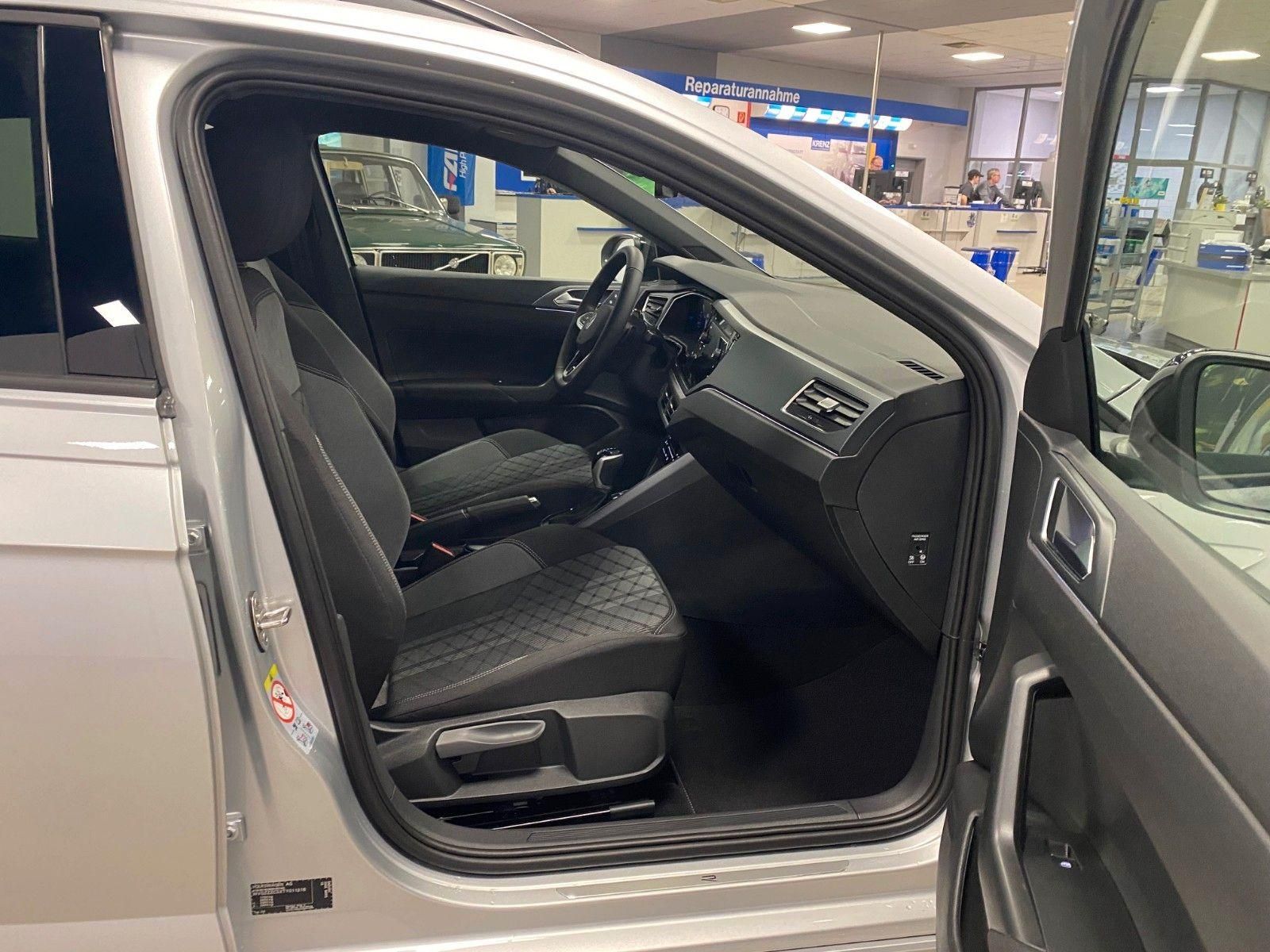 Fahrzeugabbildung Volkswagen Taigo 1.5 TSI DSG R-LINE+Black Style+ACC+Matrix+