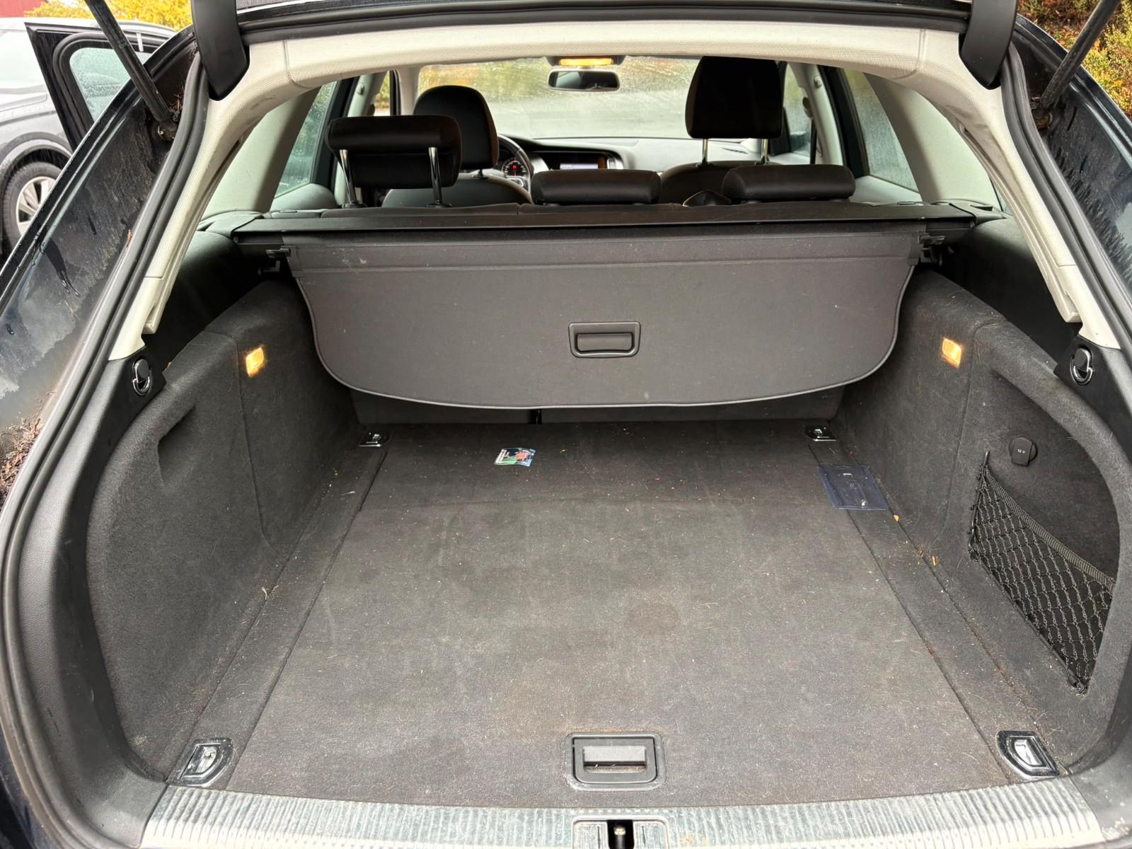 Audi A4 2011 — photo 8