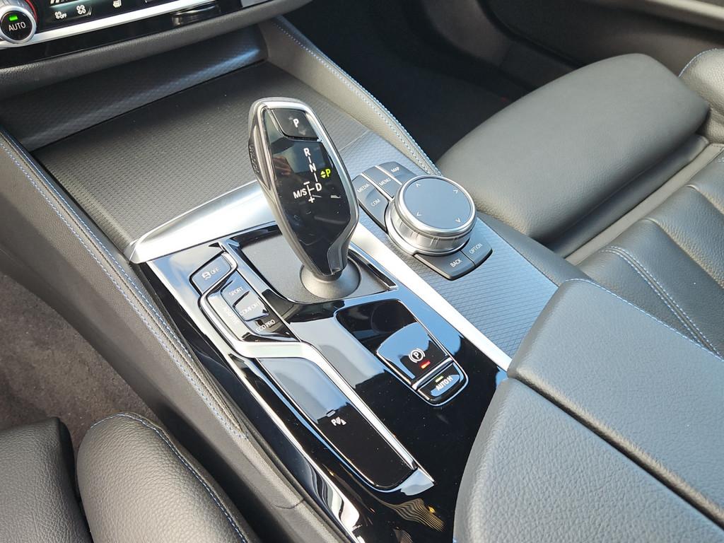 BMW 530d T. M-SPORT LASER PANO STANDH KAMERA 19" AHK