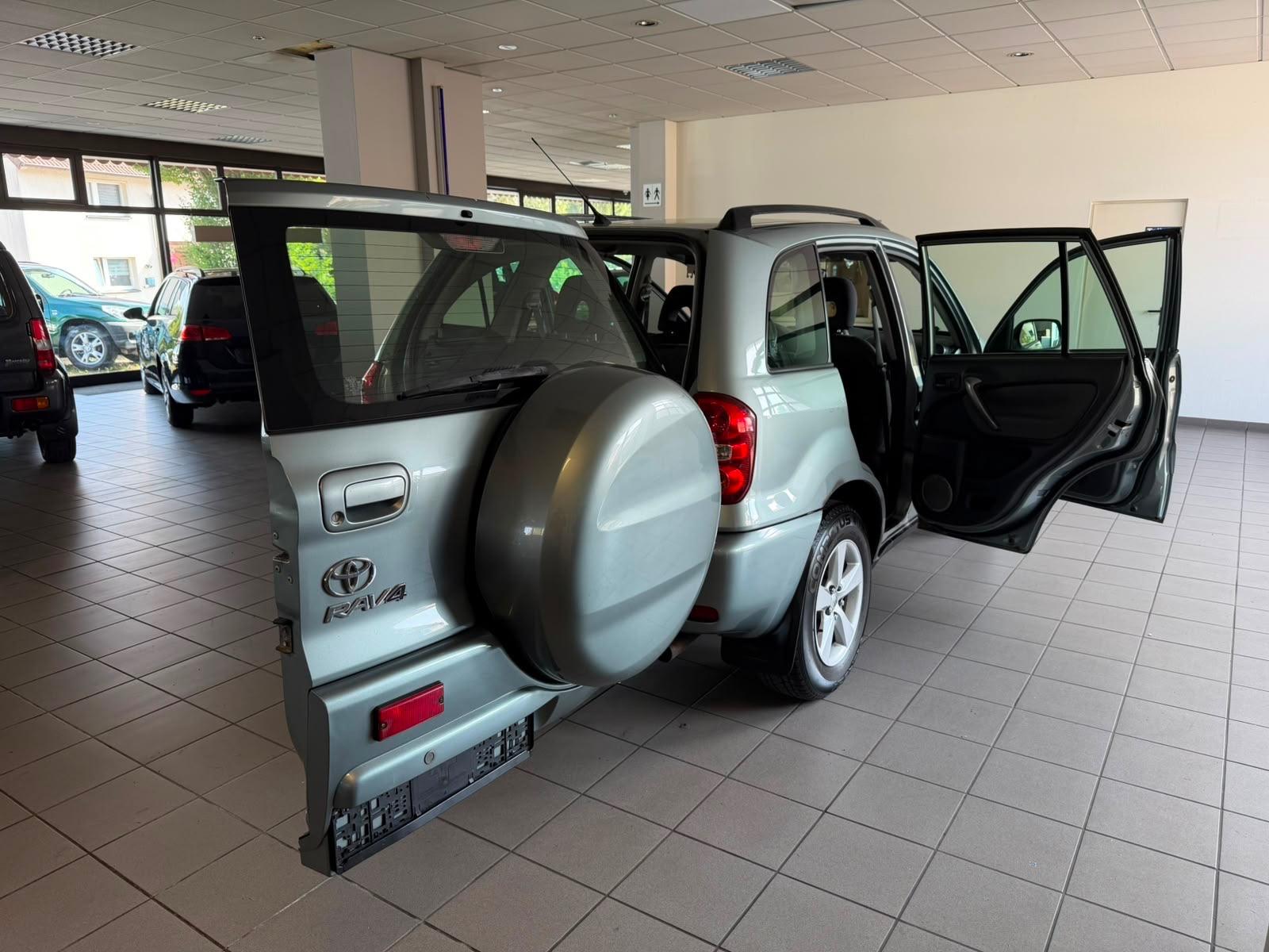 Toyota RAV4 2.0 VVT-i 150 ch 4x4 Sol • Attelage • Radar de recul
