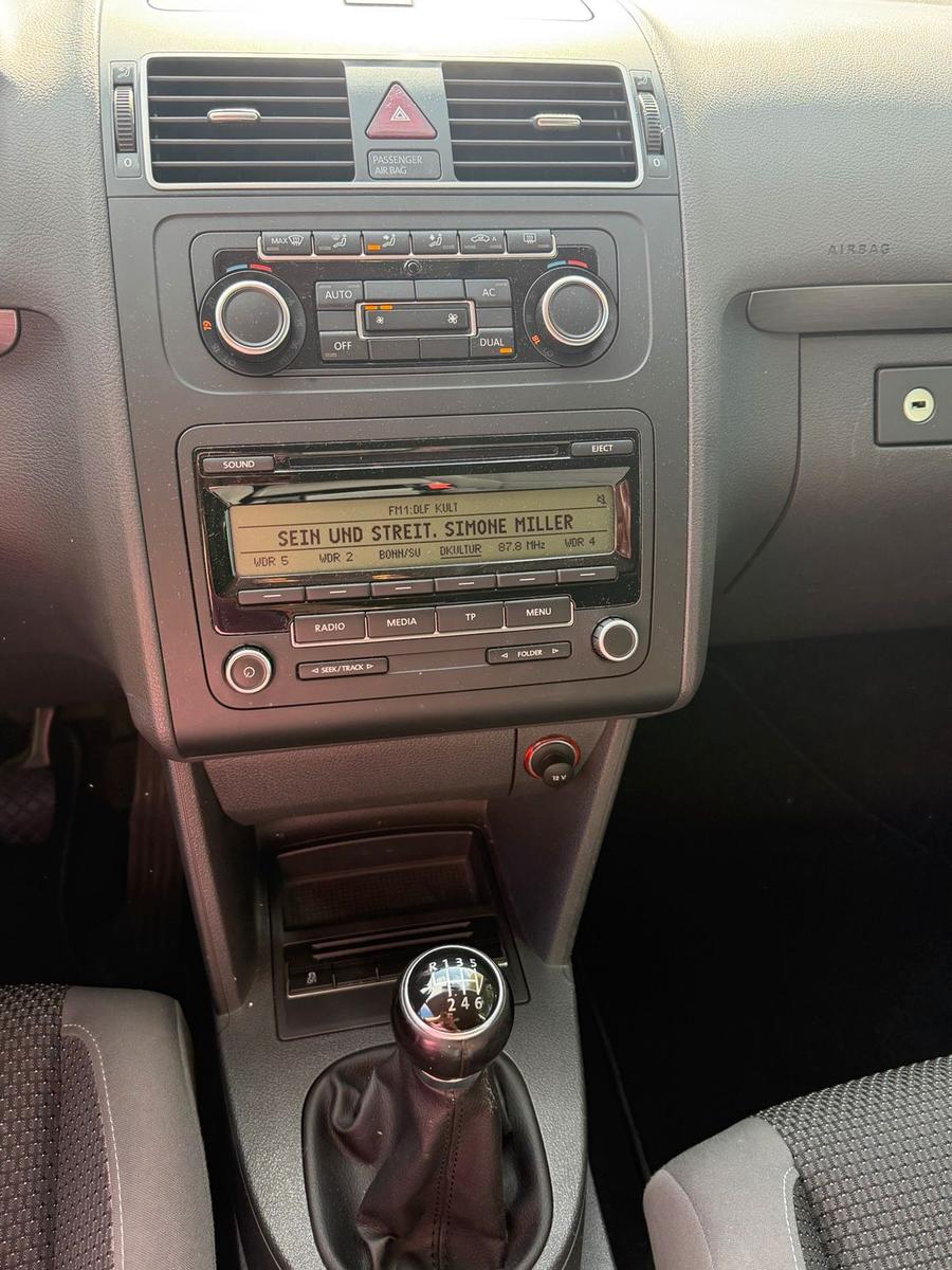 Volkswagen Touran 2011 — photo 9