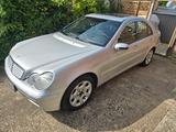 Mercedes-Benz C 240 ELEGANCE Elegance - Mercedes-Benz C 240: Elegance