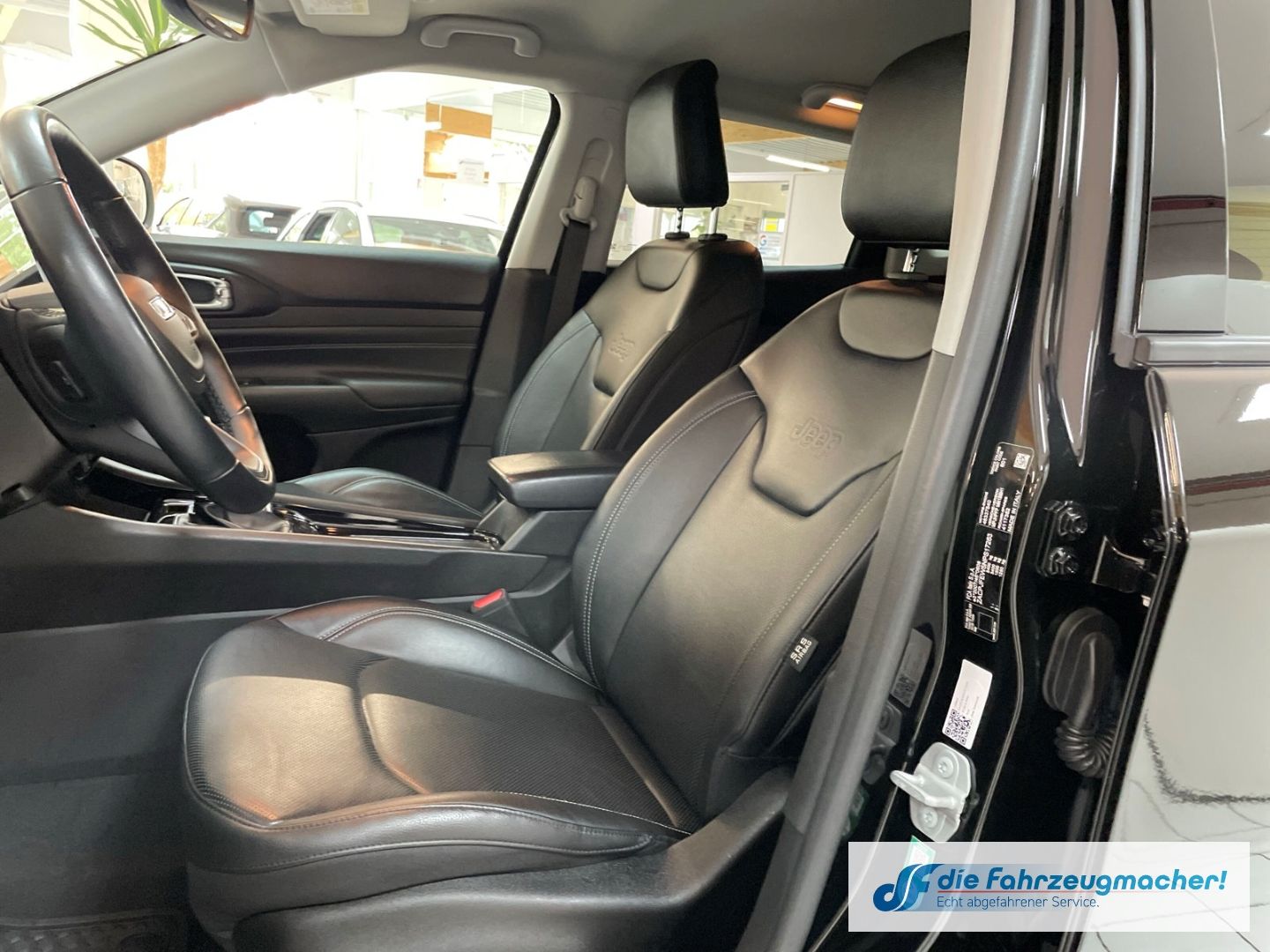 Fahrzeugabbildung Jeep Compass S Plug-In Hybrid 4WD Navi Soundsystem 36