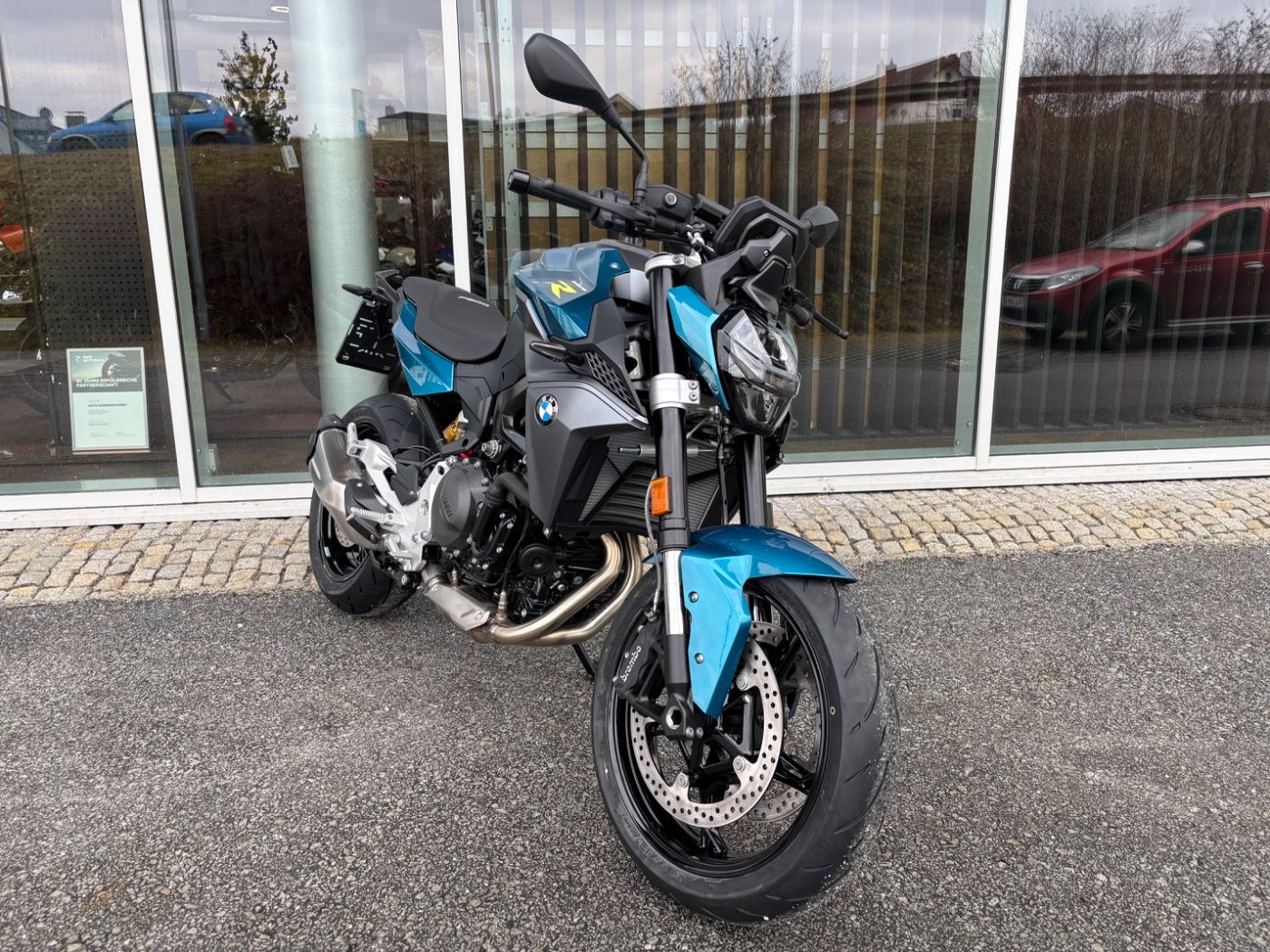 Fahrzeugabbildung BMW F 900 R 2 Pakete verfügbar ab 01.03.2025