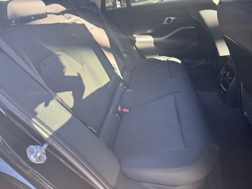 BMW 320e xDrive Touring HiFi DAB LED RFK Komfortzg.